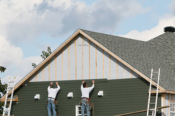 Professional Siding technician working in Stevensburg, VA